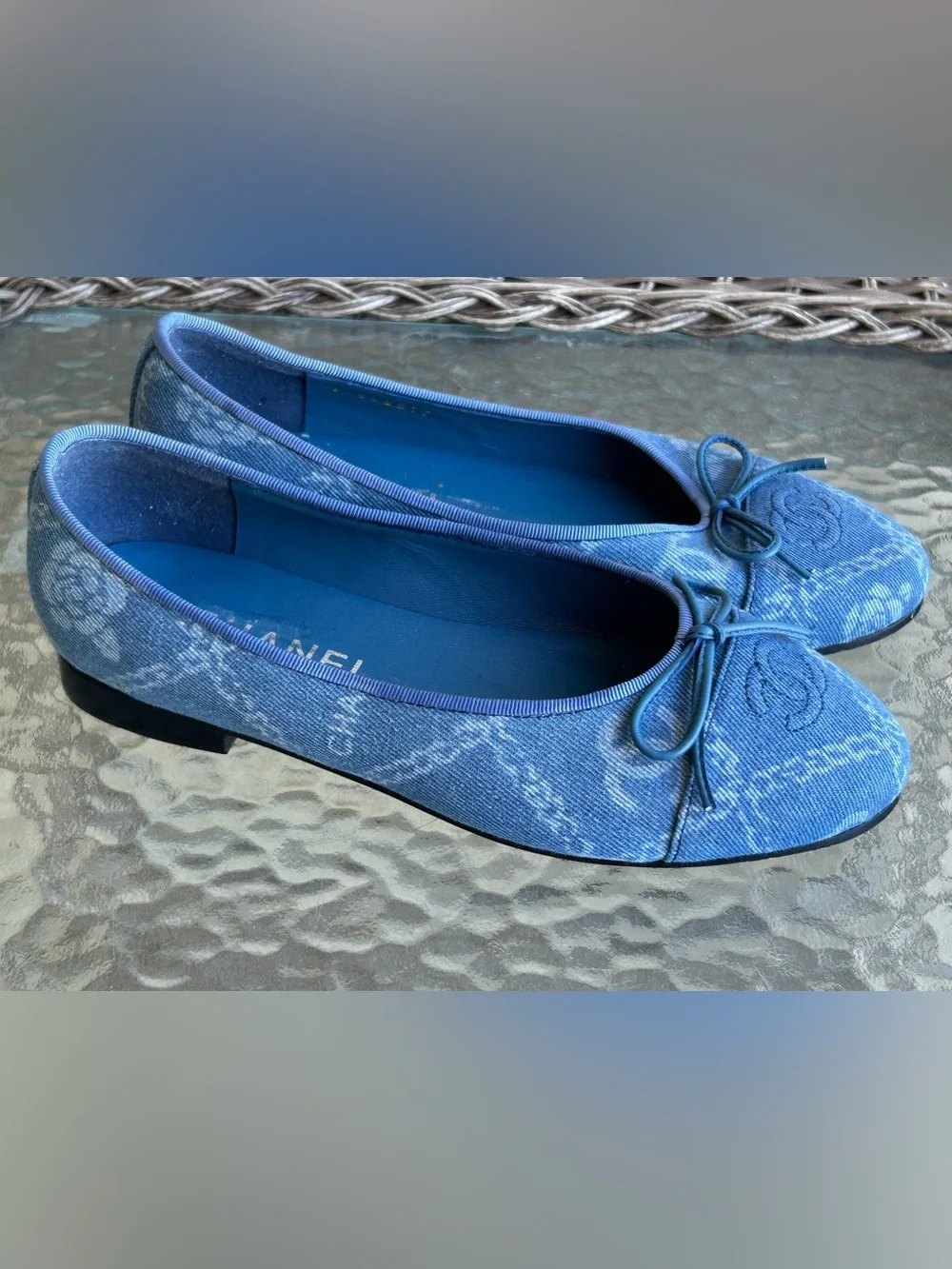 CHANEL  Blue Denim Camellia CC Logo Ballet Flats sz 37 US 6.5